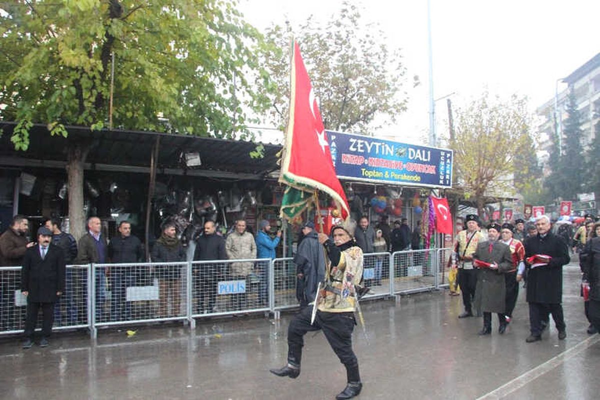 Kilis\'in Düşman İşgalinden Kurtuluşu Sağanak Yağmur Altında Kutlandı