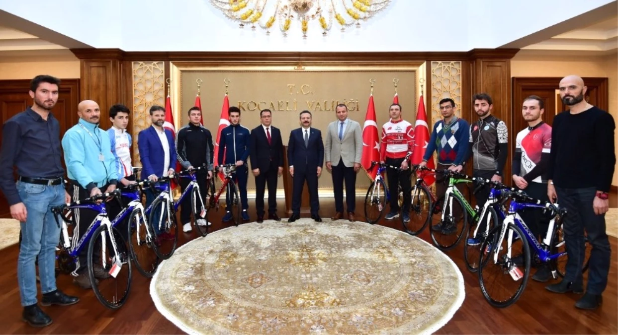 Kocaeli\'de Spor Kulüplerine Bisiklet Hediye Edildi