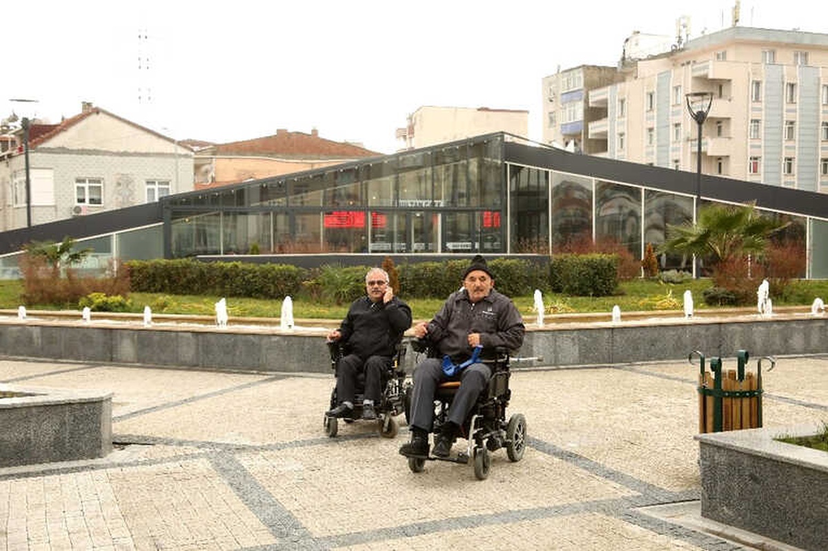 Küçükçekmece\'de Pazar Alışverişine "Engel" Yok