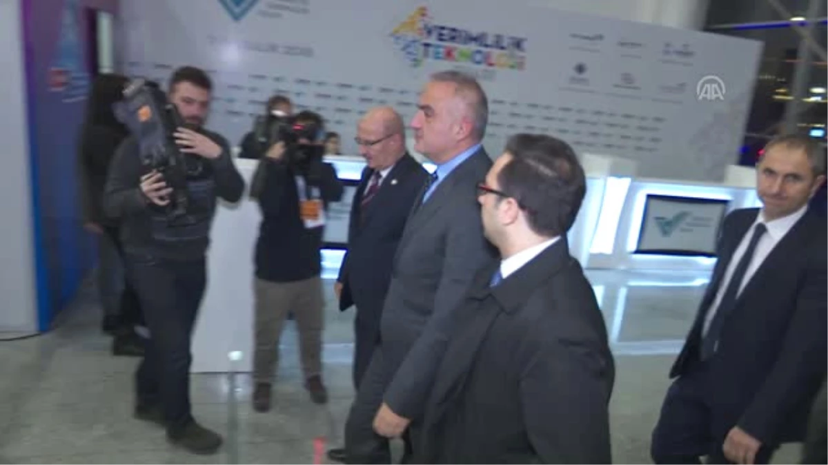 Kültür ve Turizm Bakanı Ersoy\'dan Verimlilik ve Teknoloji Fuarı\'na Ziyaret