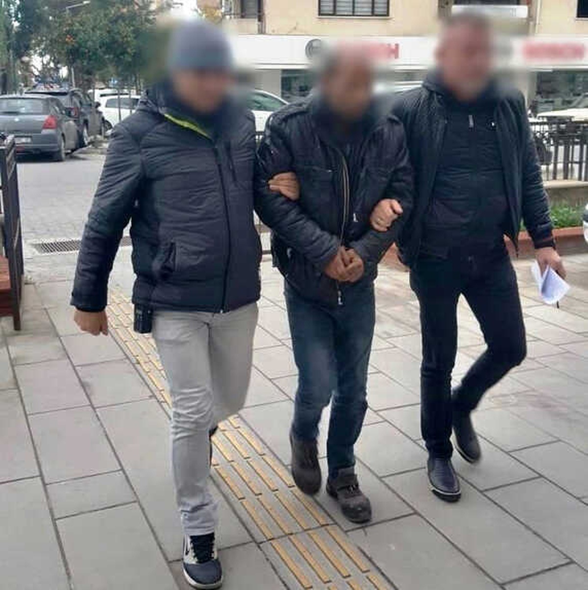 Kuşadası\'nda 3 Ayrı Suçtan Aranan Zanlı Yakalandı