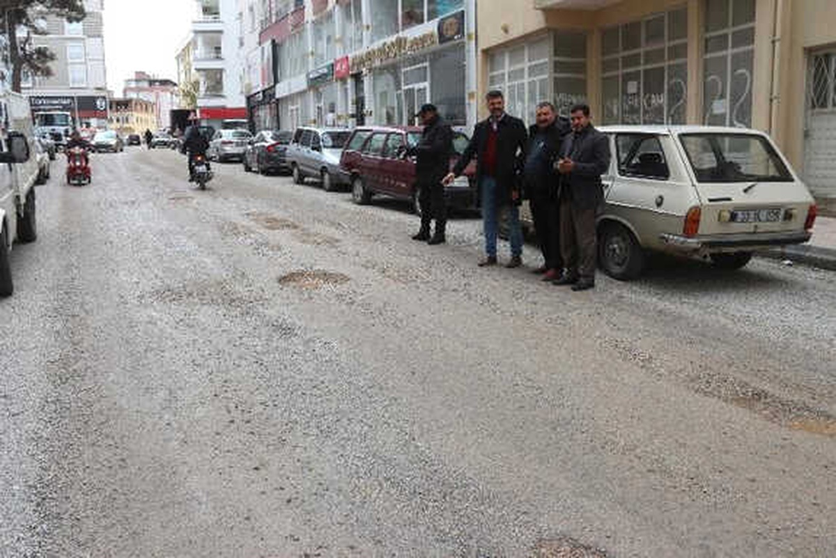 Mahalleli Yollarına Asfalt İstiyor