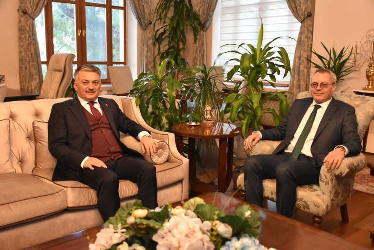 Manisa Valisi Deniz, Balıkesir Valisi Yazıcı\'yı Ağırladı