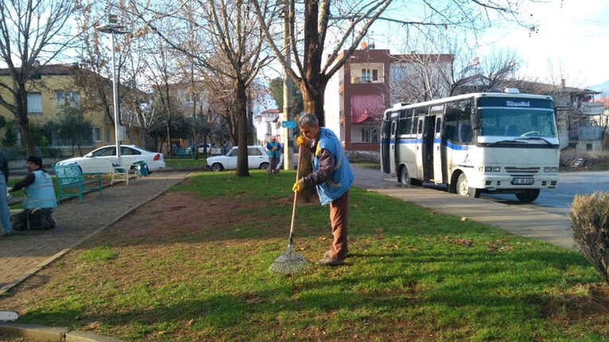 Merkezefendi\'de Parklarda Kış Bakımı