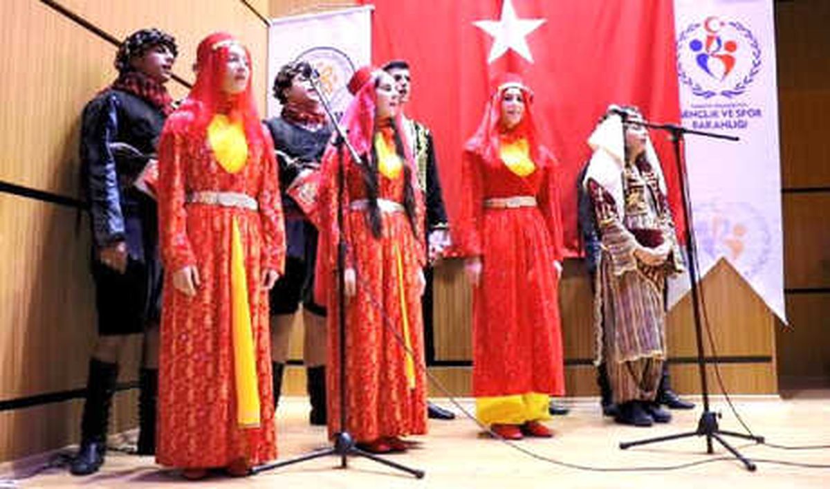 Midyat ve Aydınlı Öğrencilerden 4 Dilli Konser