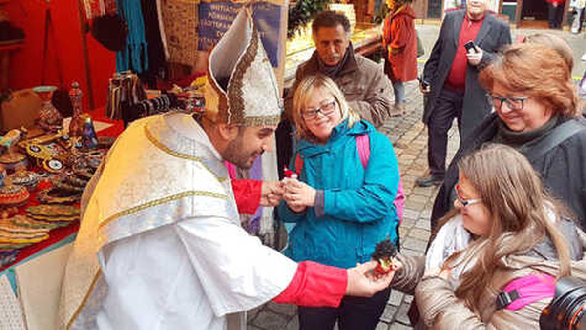 Noel Baba Türk Lokumu Dağıttı