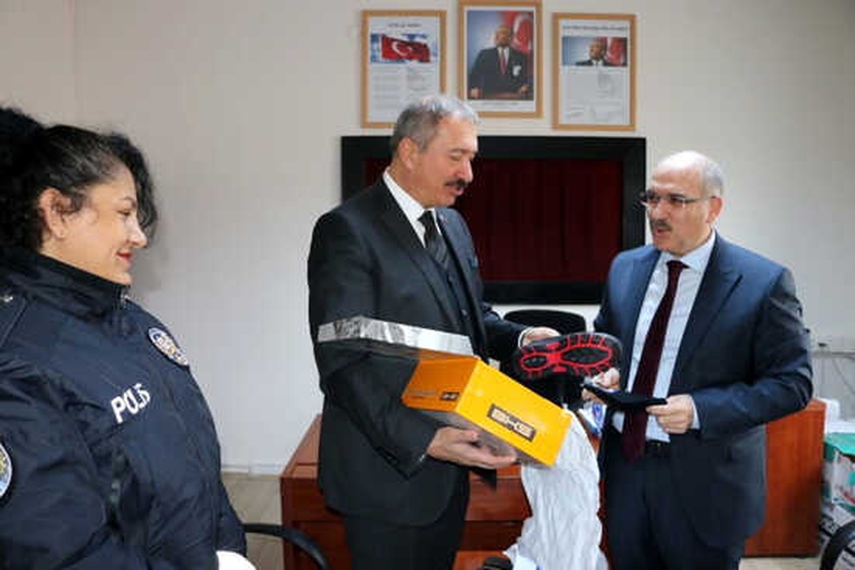 Polis Ağabeylerinin Sayesinde Ayakları Üşümeyecek