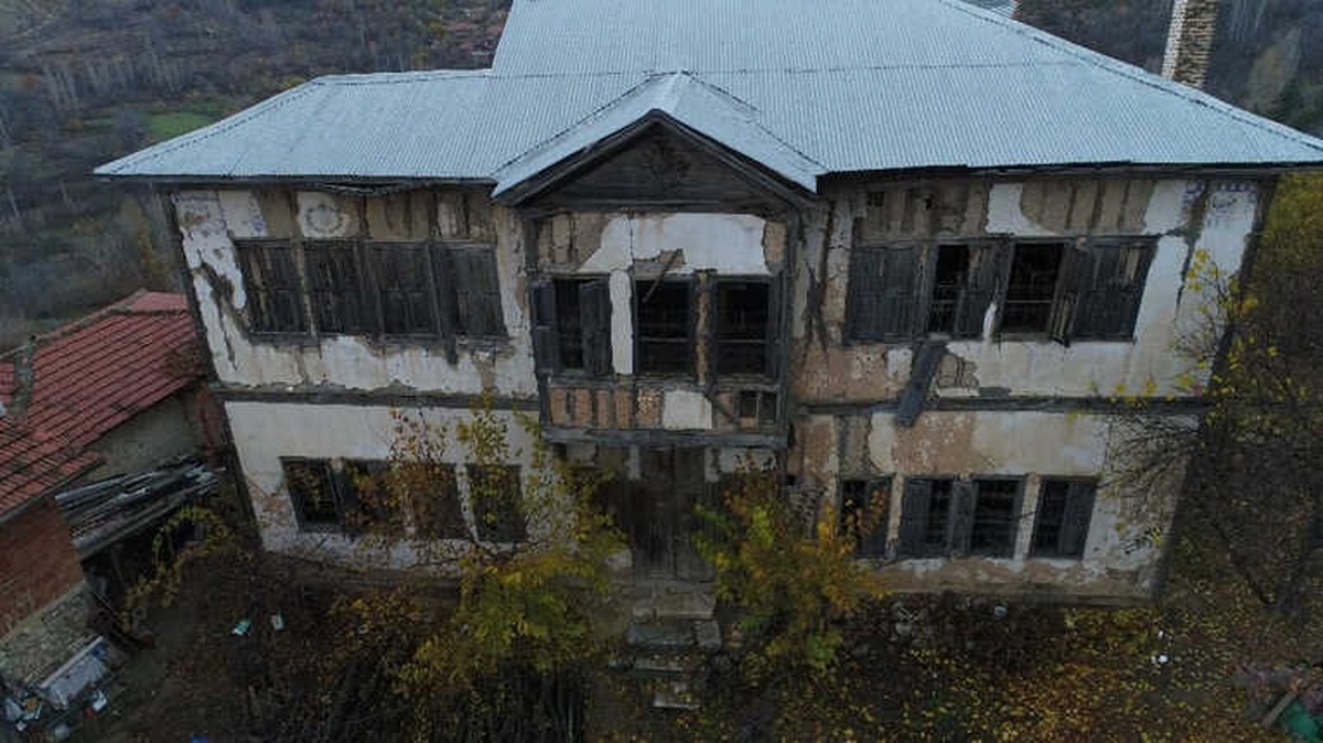 Tarihi Konağın Hali İçler Acısı