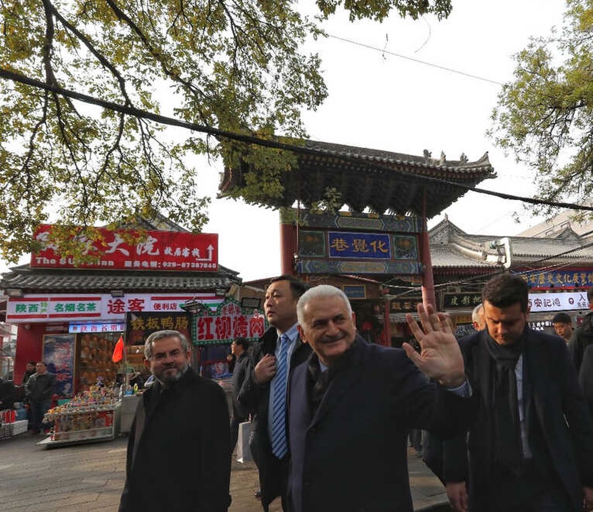 TBMM Başkanı Yıldırım\'dan Cengiz Aytmayov\'un Kabrine Ziyaret