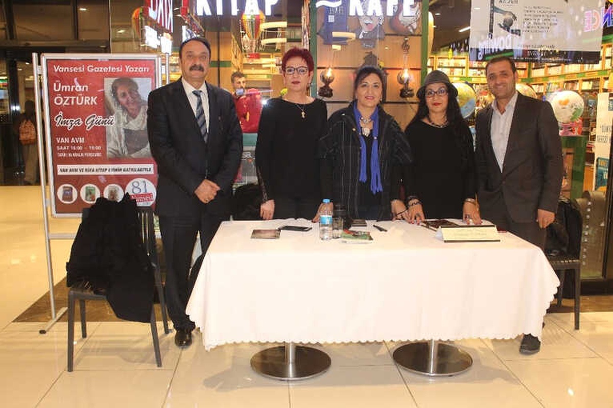 Yazar Ümran Öztürk\'ün İmza Gününe Yoğun İlgi