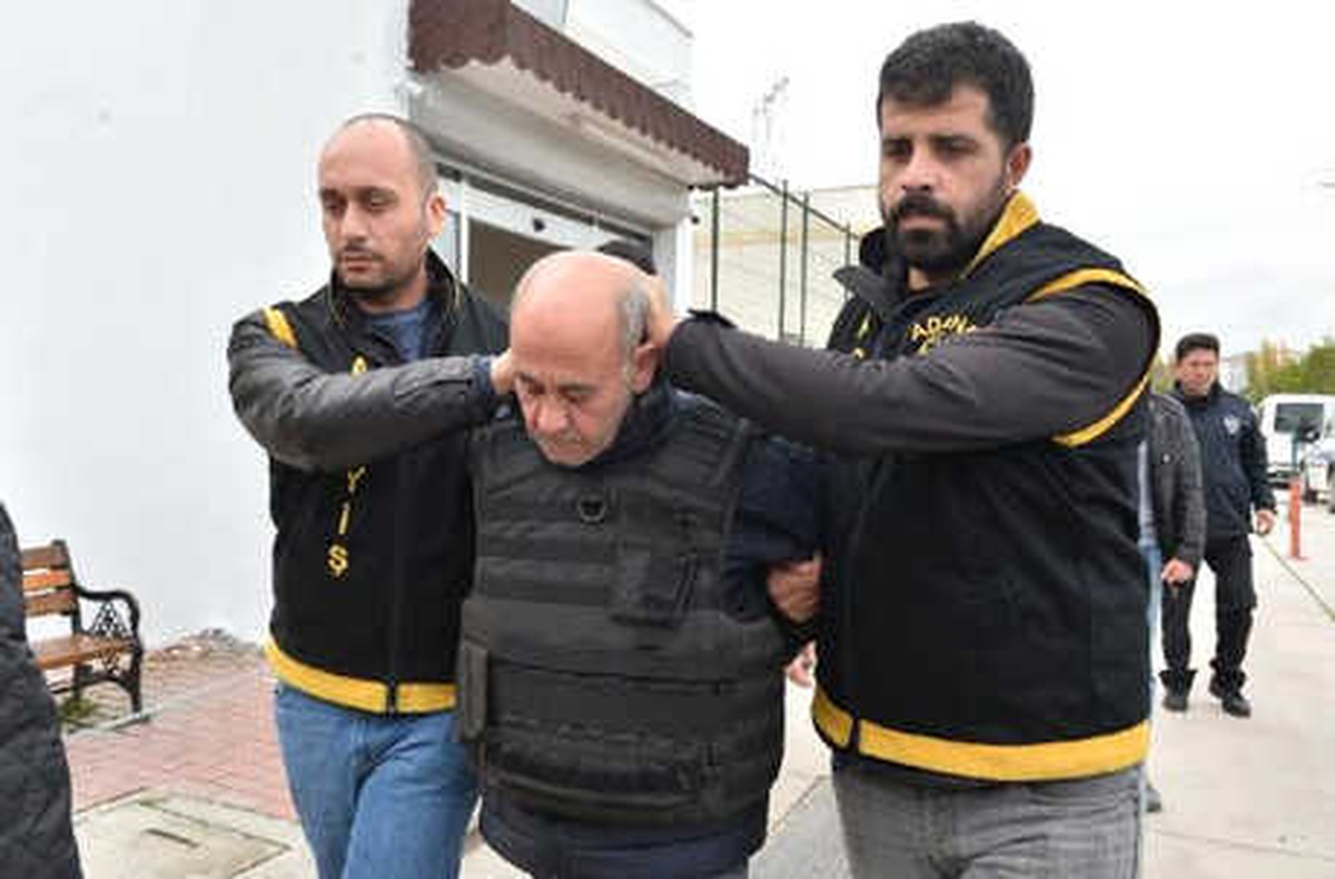 2 Kişiyi Öldüren Zabıta, \'Önüme Geleni Vururum, Çekilin\' Diye Binaya Girmiş (2)