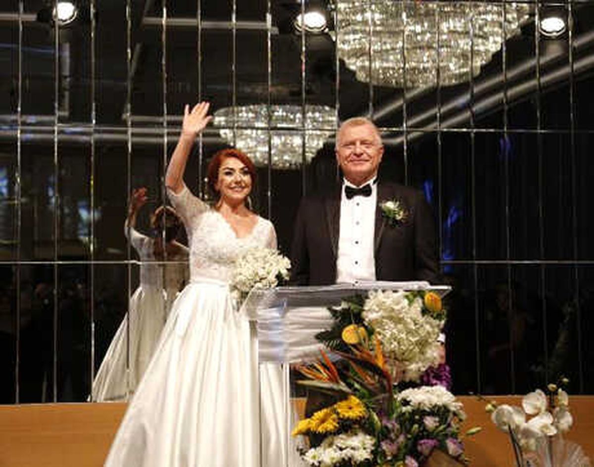 Bakan Çavuşoğlu, Antalya\'da Nikah Törenine Katıldı