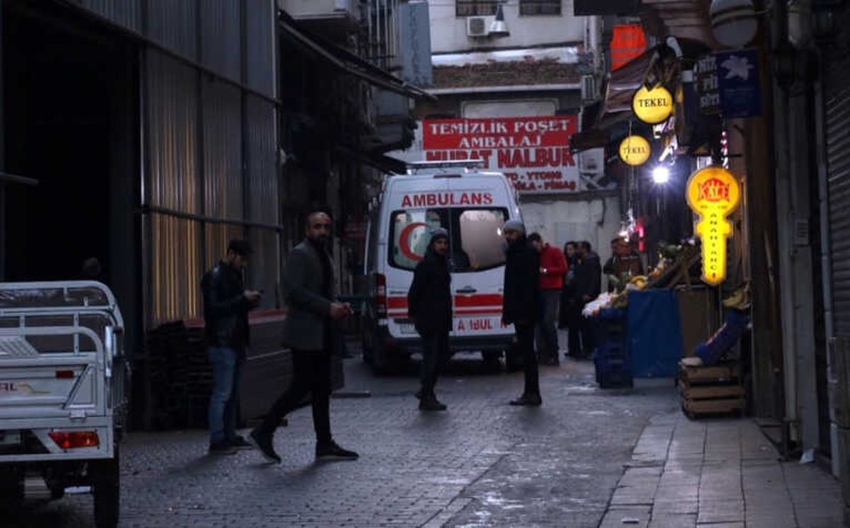 Beyoğlu\'nda Eğlence Mekanı Çıkışı Kavga