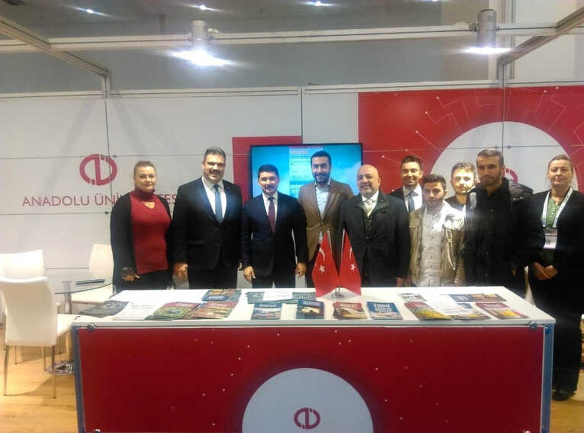 Cumhurbaşkanlığı Özel Kalem Müdürü Hasan Doğan, Anadolu Üniversitesi Standını Ziyaret Etti