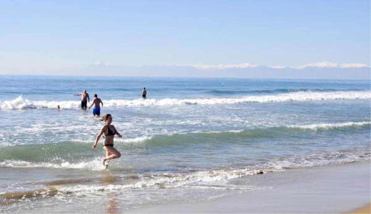 Dağlarda Kar, Plajda Deniz Keyfi