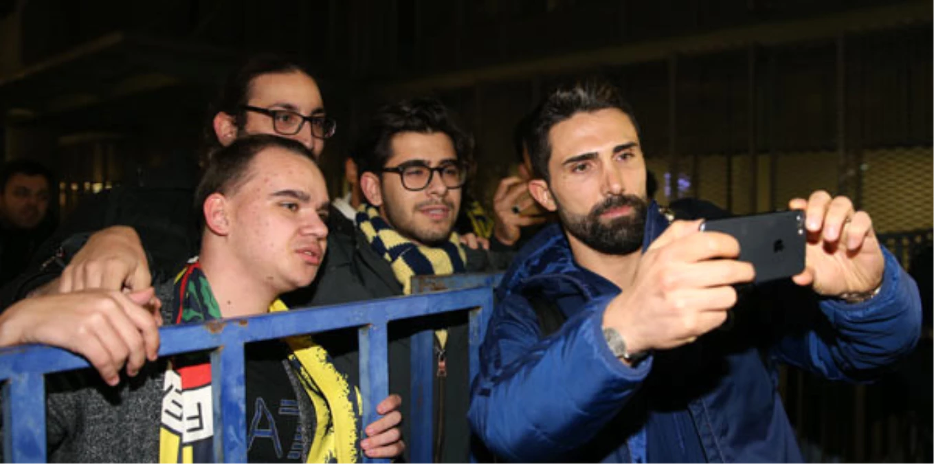 Fenerbahçe Kafilesi İzmir\'de