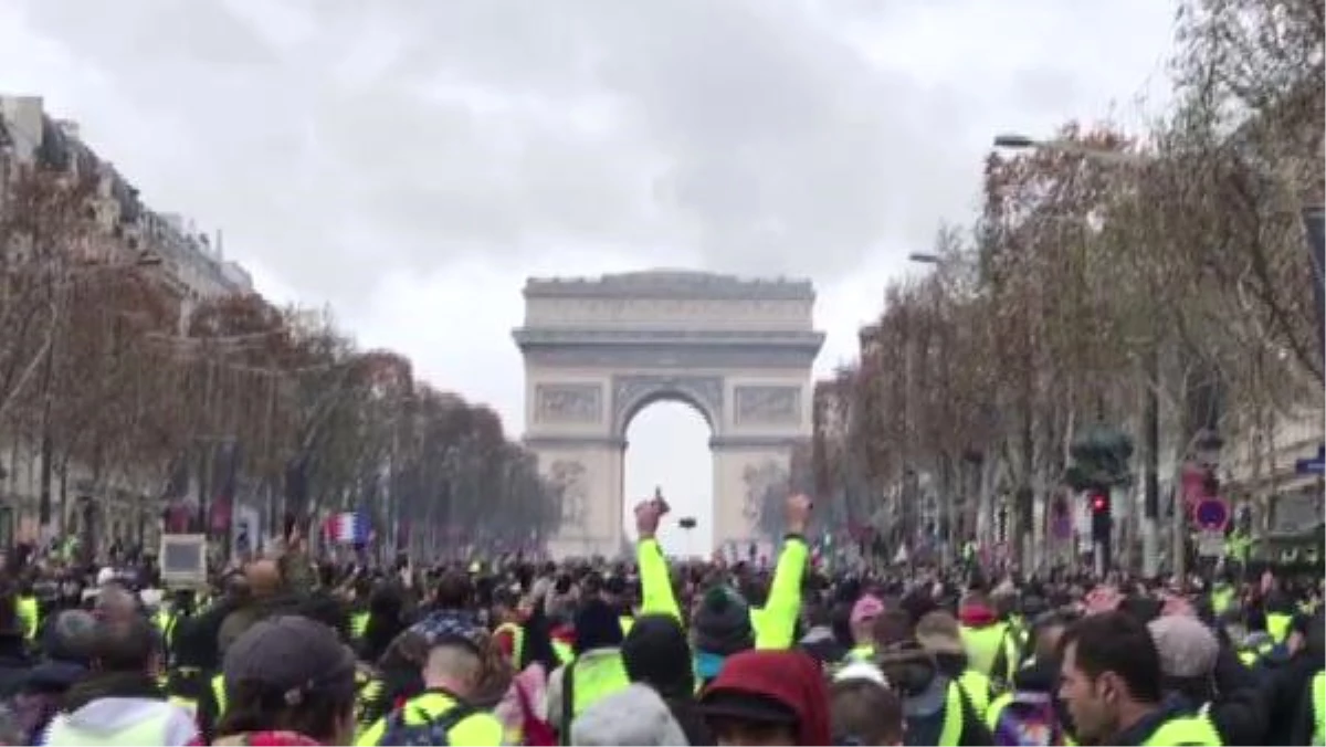 Fransa\'da \'Sarı Yelekliler\'in Eylemleri Sürüyor
