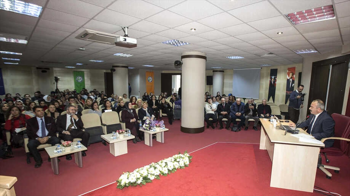 Grü\'de Yayın Etiği Konulu Konferans Düzenlendi
