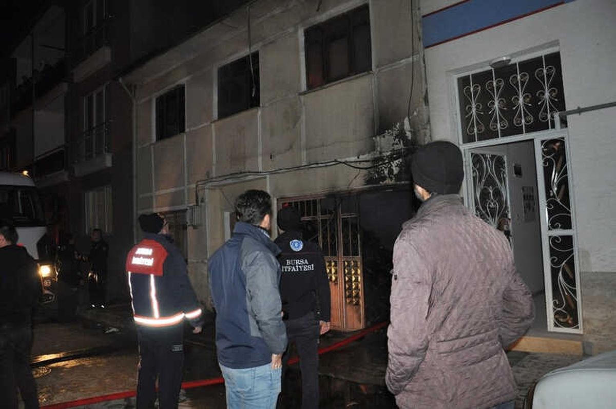 İki Katlı Ev Alevlere Teslim Oldu!