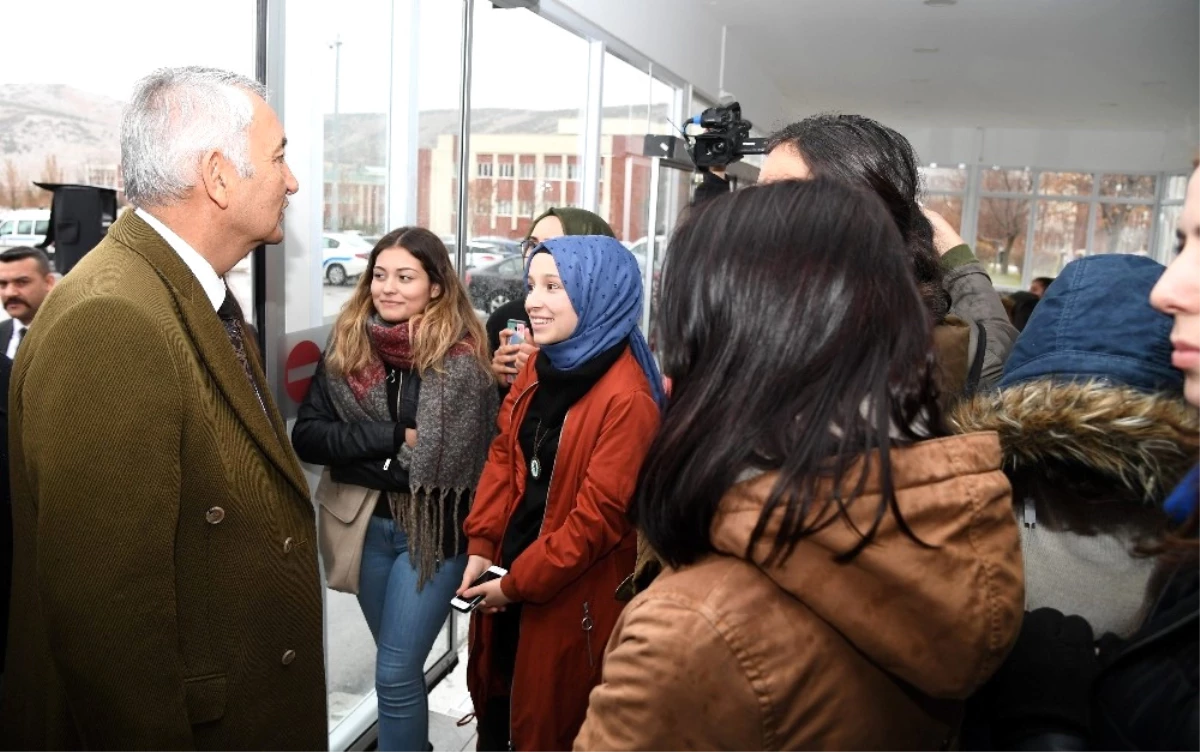 Isparta Belediyesi Parklarda Ücretsiz İnternet Kuruyor