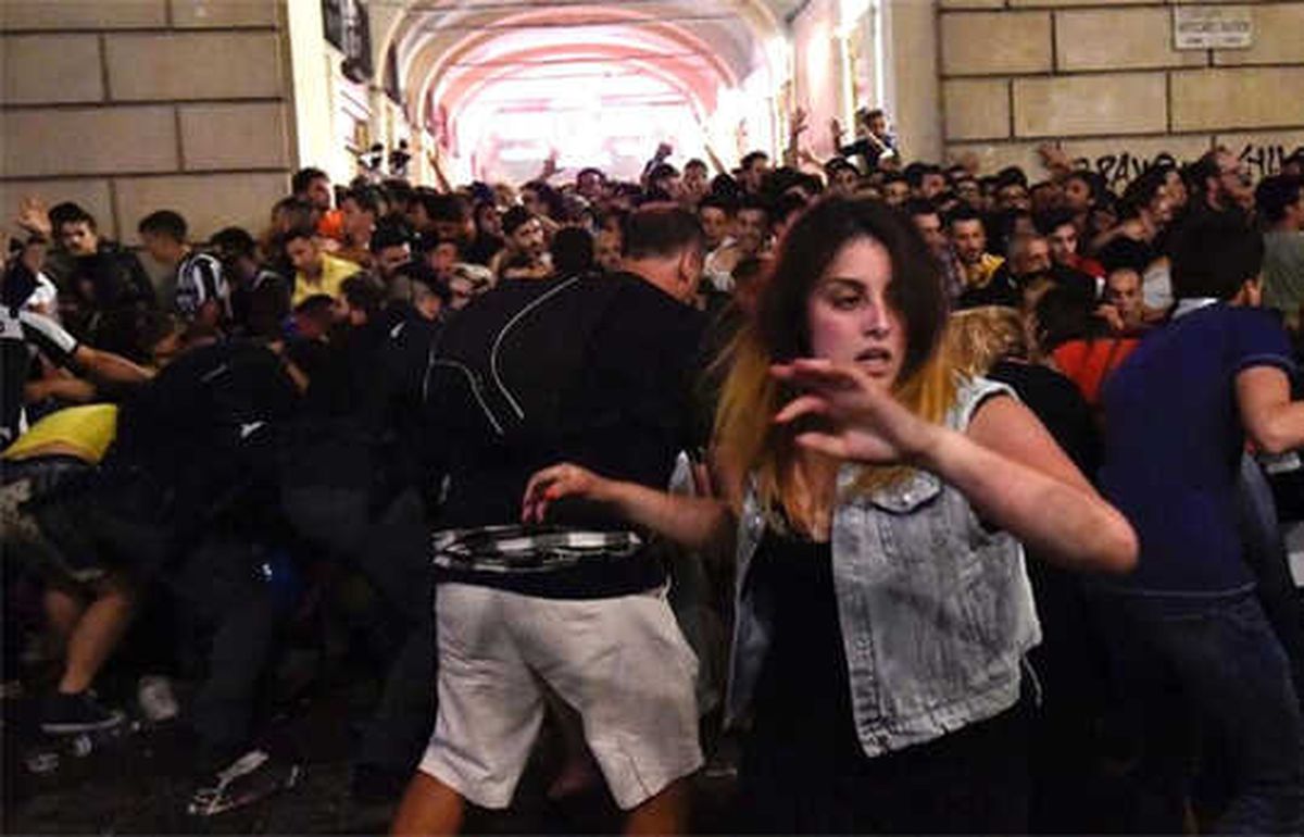 İtalya\'da gece kulübünde izdiham: 6 ölü