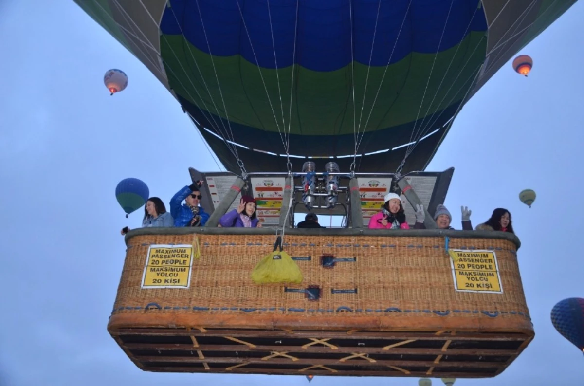 Kapadokya\'da Balonlar 4 Gün Aradan Sonra Yeniden Havalandı