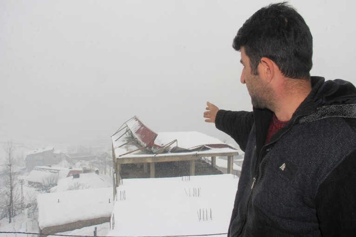 Karın Ağırlığına Dayanamayan Çatı Çöktü