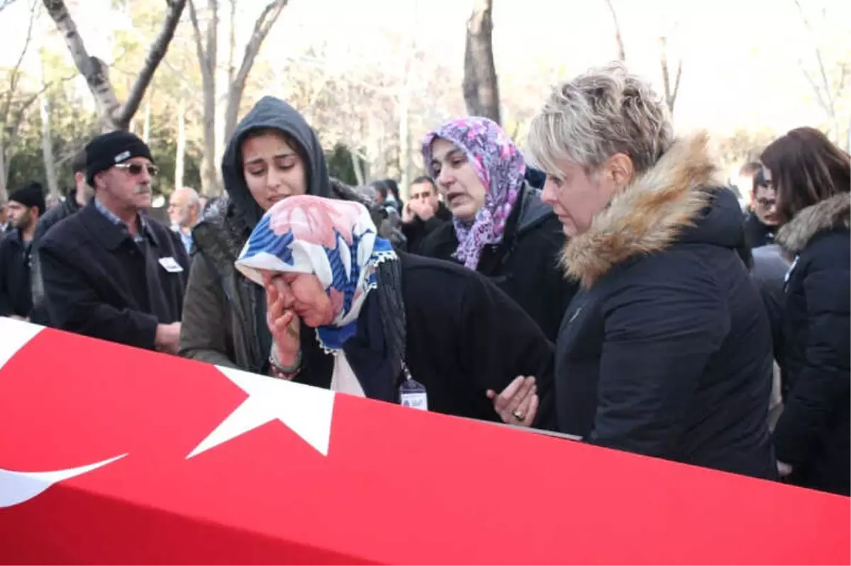 Kazada Şehit Olan Polis Memuru Son Yolculuğuna Uğurlandı