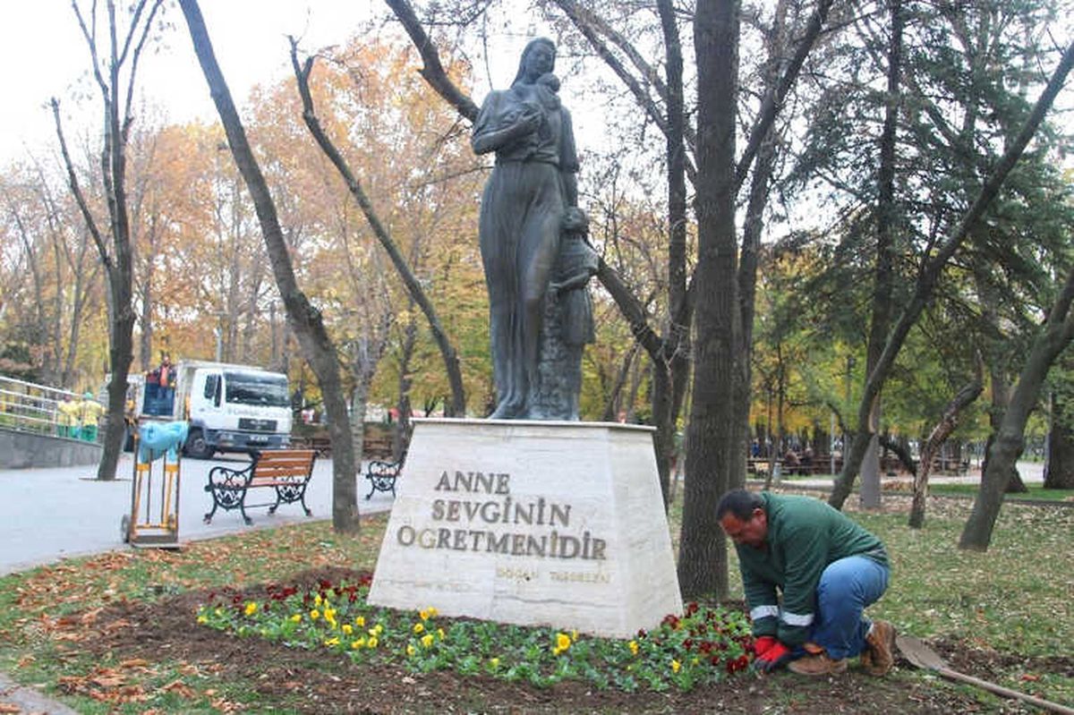 Kış Çiçekleri Çankaya\'yı Süslüyor