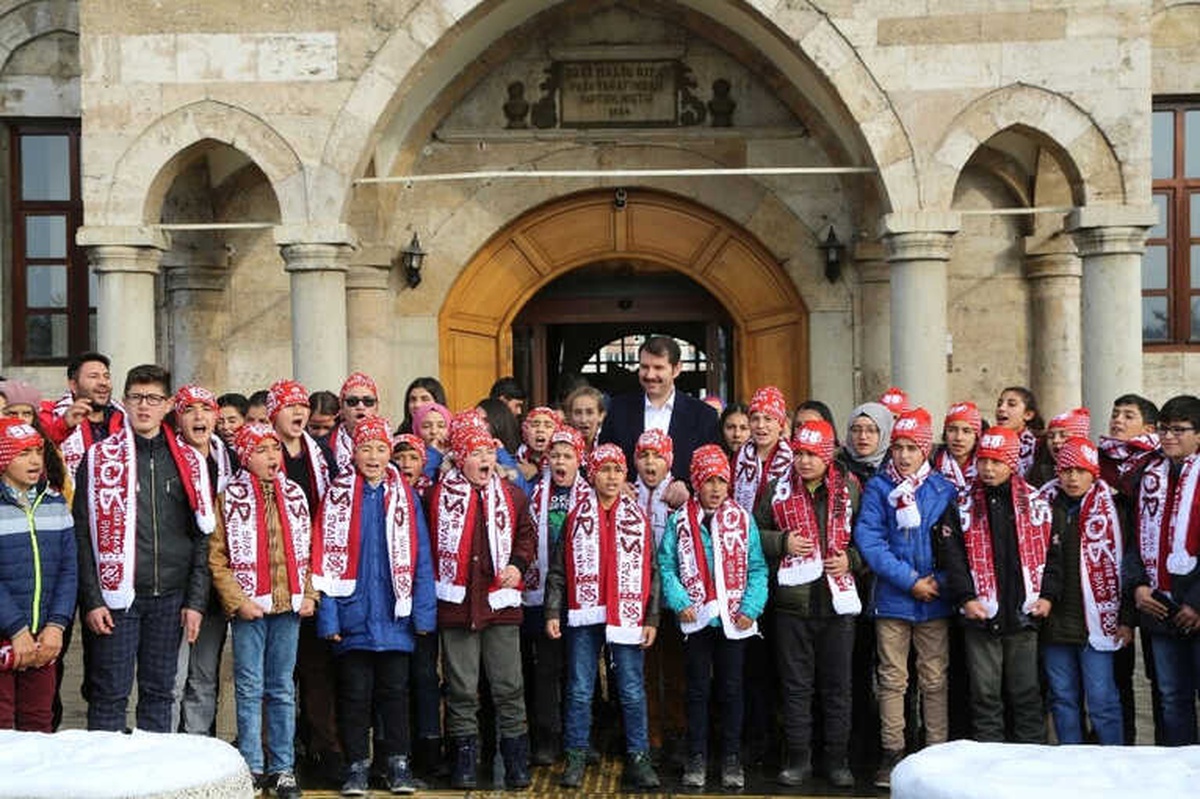 Minik Yiğidolar Takımına Sahip Çıkıyor\' Projesi