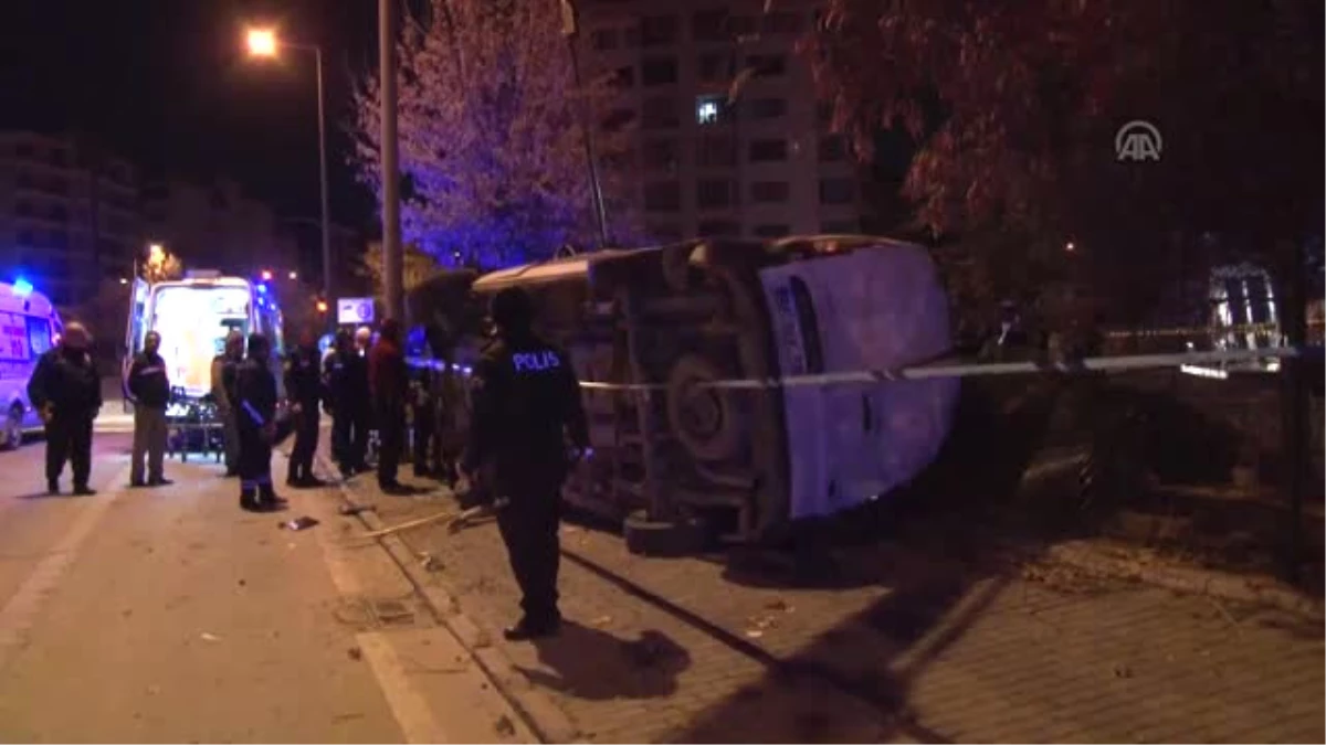 Otomobil Polis Aracına Çarptı: 1 Şehit, 4 Yaralı