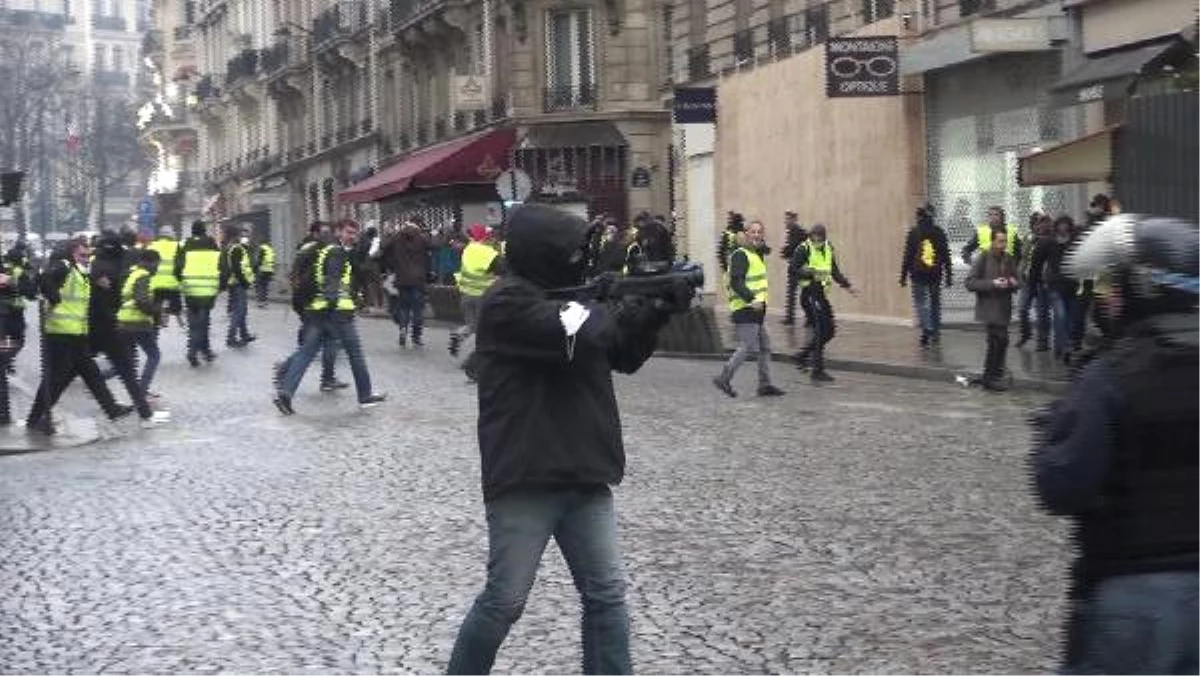 Paris\'te Eylemlerin Şiddeti Artıyor