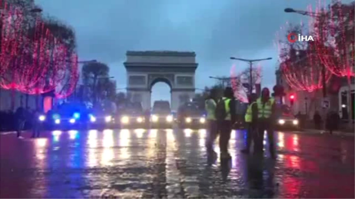 Paris\'teki "Sarı Yelekliler" Eylemi: 55 Yaralı