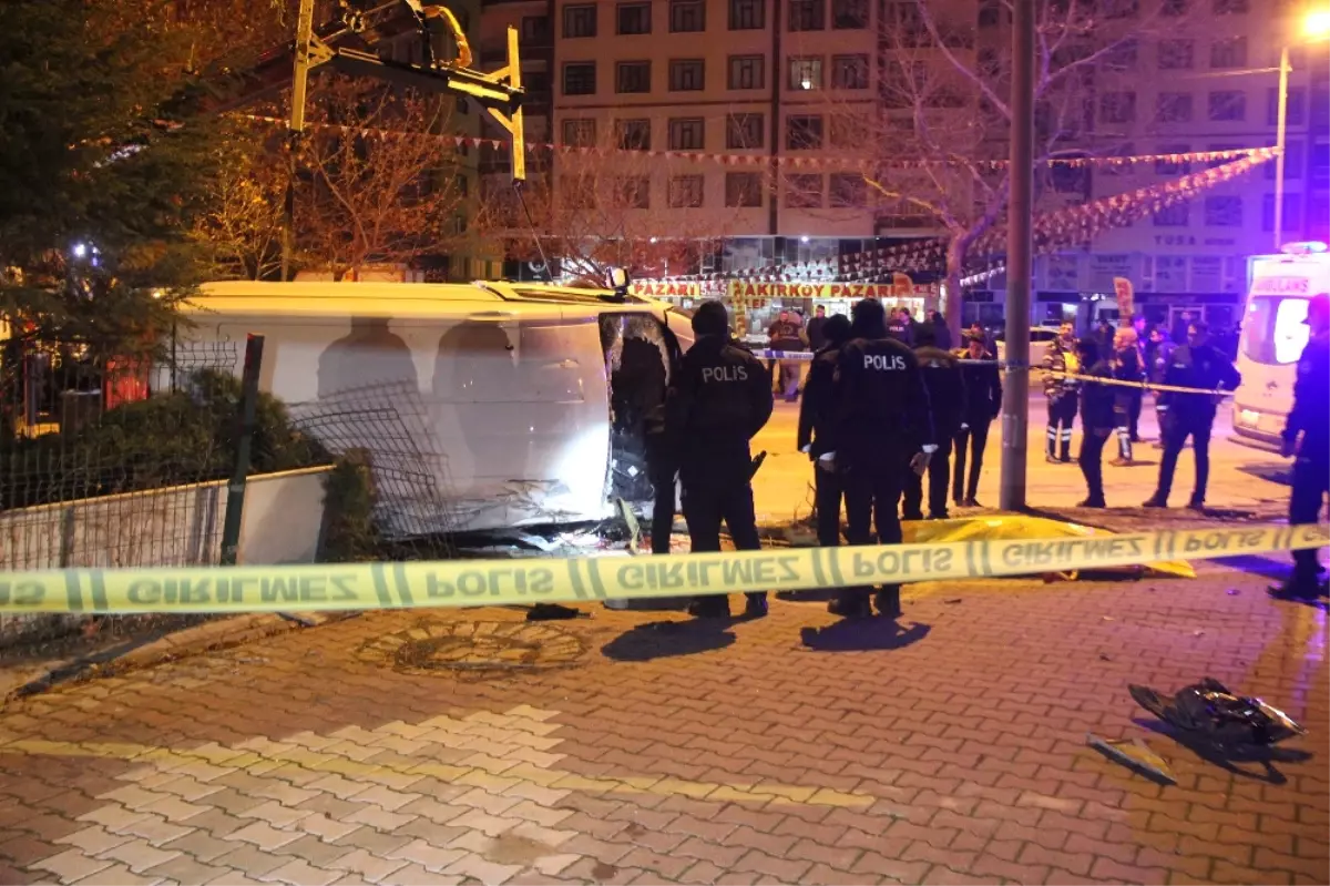 Polis Aracı ile Otomobil Çarpıştı: 1 Şehit, 4 Yaralı