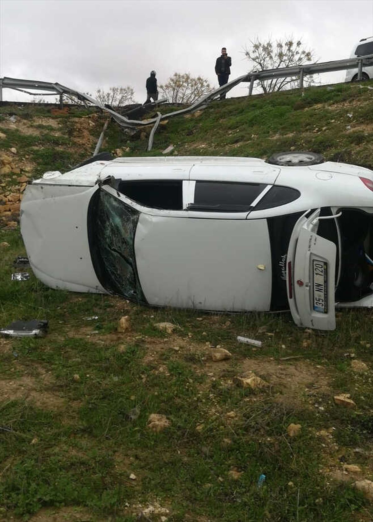 Şanlıurfa\'da Otomobil Devrildi: 2 Yaralı