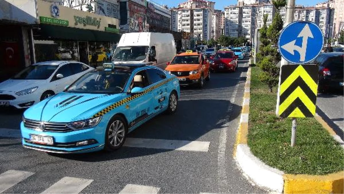 Silahlı Saldırı Sonucu Öldürülen Taksici Son Yolculuğuna Uğurlandı