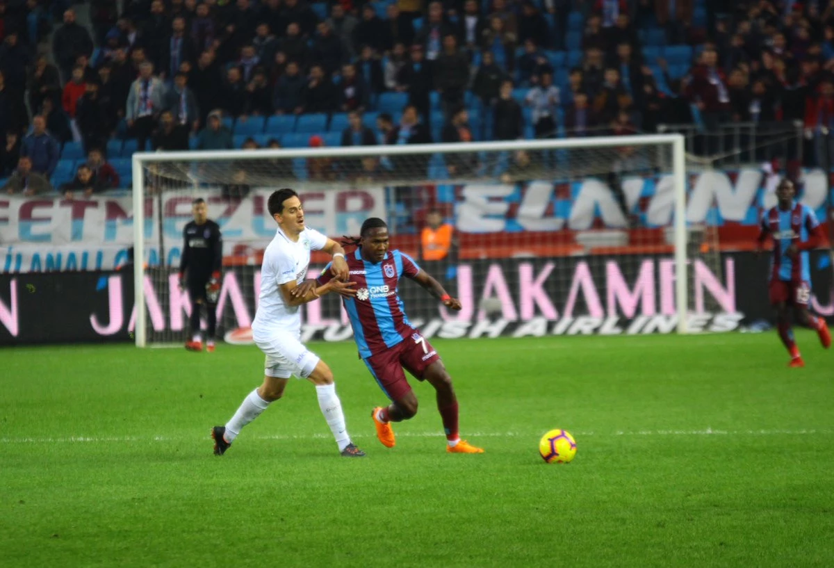 Trabzonspor-Konyaspor Maçının Sonunda Stat Hoparlöründen \'Konyalım\' Şarkısı Çalındı