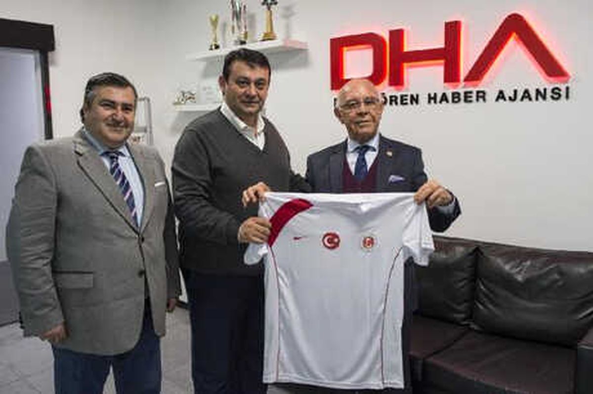 Turfad\'tan "Var" Paneli