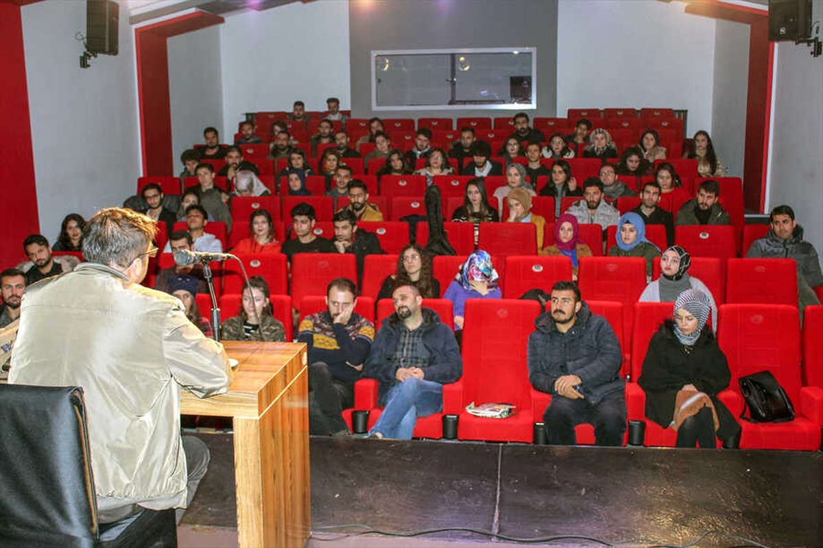 Vanlılar "Şairlerle Sohbetler ve 12 Eylül Sonrası Şiir" Programında Buluştu