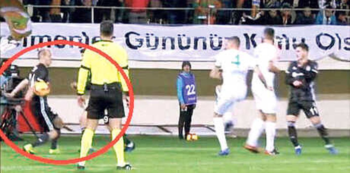 Vida\'ya Yine Penaltı Yok!