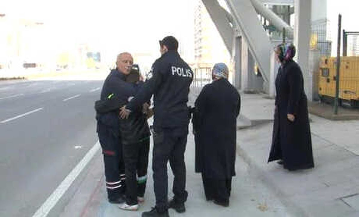 Asansörde Mahsur Kalan Anne- Oğul Kurtarıldı