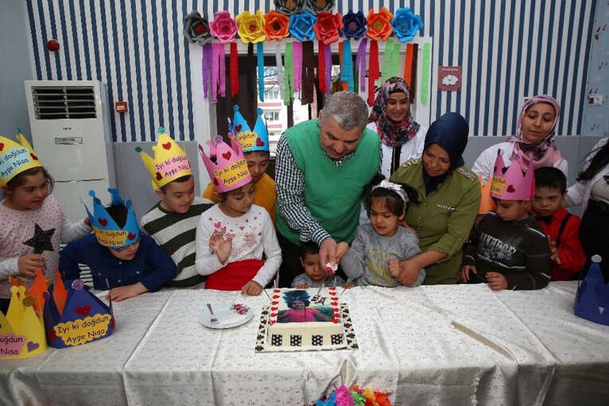 Engelsiz Çocuk Evi\'nde Kalan Ayşe Nisa İçin Unutamayacağı Bir Doğum Günü Kutlaması Yapıldı