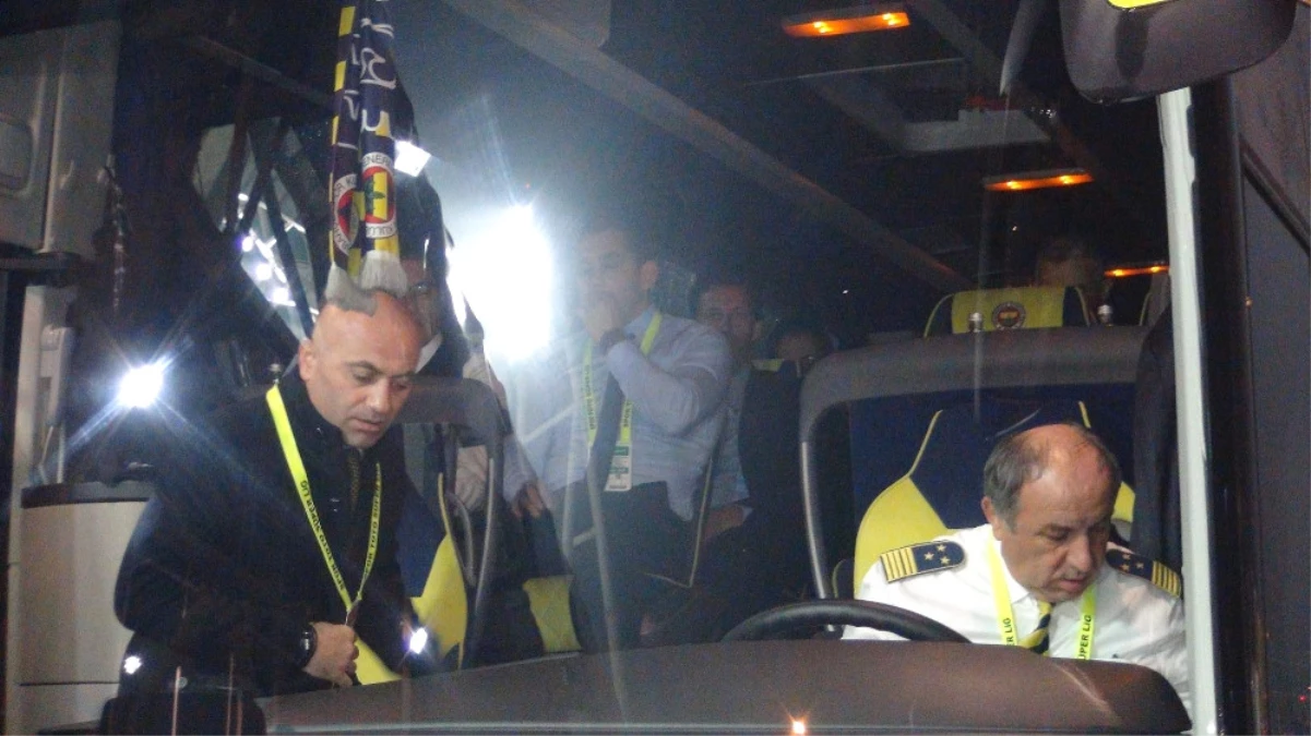 Fenerbahçe İstanbul\'a Takım Otobüsüyle Dönüyor