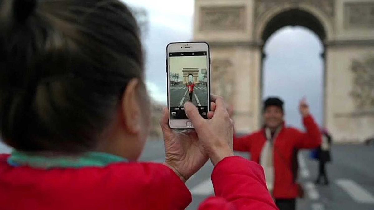 Gösteriler Sonrası Paris\'te Sarı Yelekliler Temizliği
