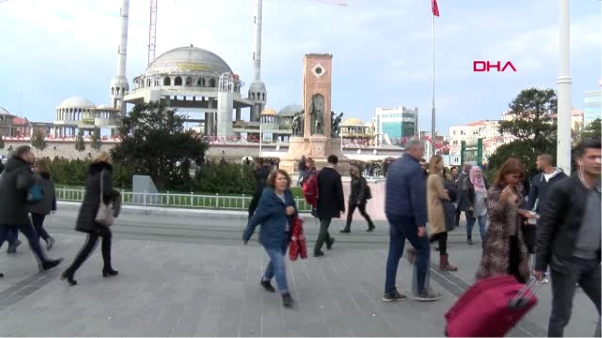 İstanbul- Güneşli Havayı Gören İstanbullular Sahillere Akın Etti