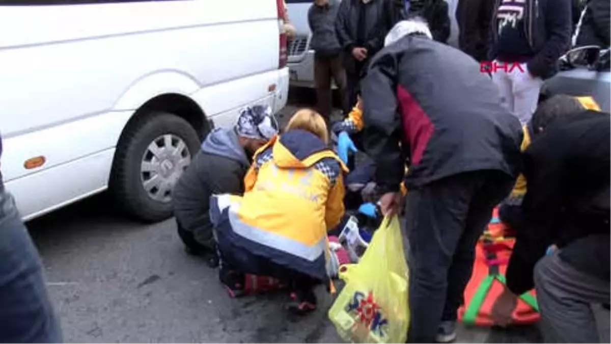 İstanbul- Park Halindeki Araçlara Ardından Yayalara Çarptı, 3 Kişi Yaralandı