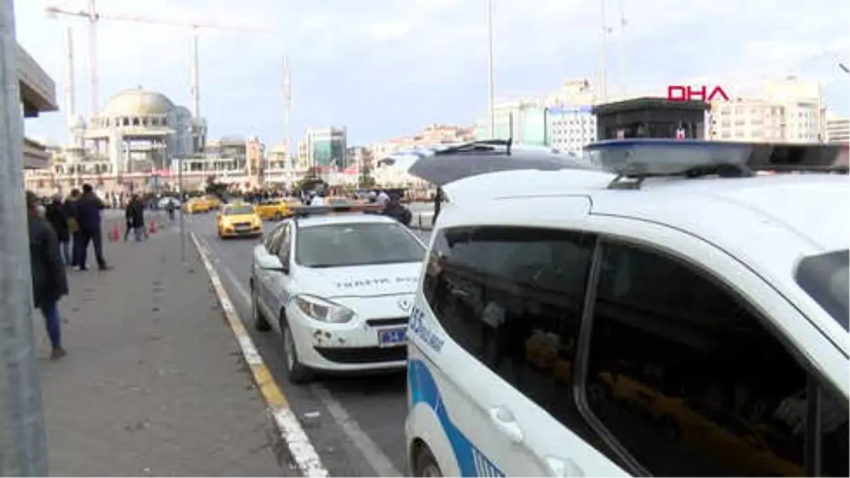 İstanbul- Taksim Meydanı\'nda Taksilere Kış Lastiği Denetimi