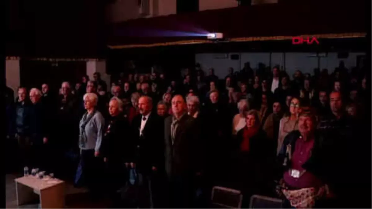 İzmir Spartaküs\'ten Bugüne Barışı Şiirlerle Anlattılar