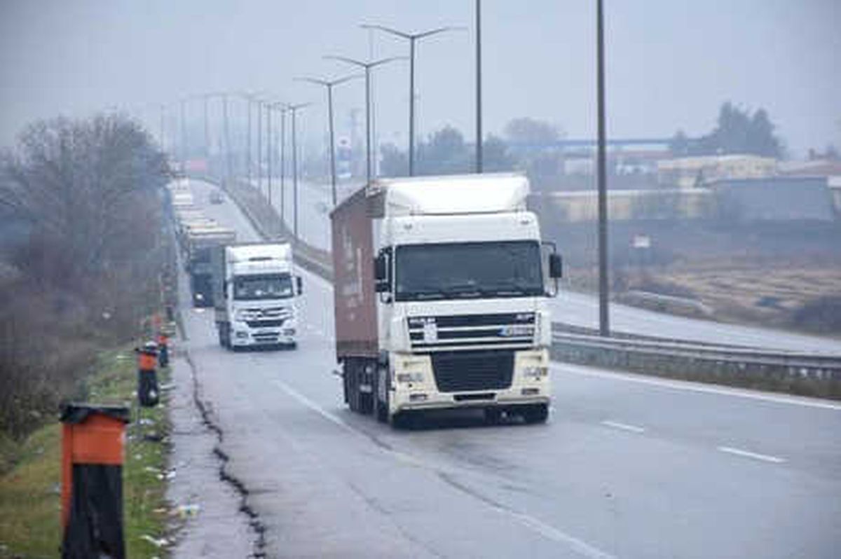 Kapıkule\'de 18 Kilometrelik Tır Kuyruğu