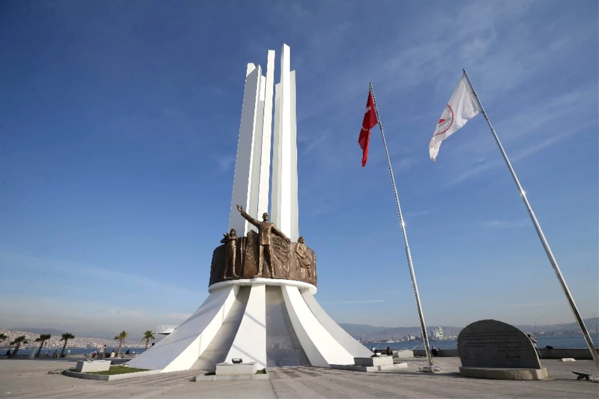 Karşıyaka\'nın Anıtına "Dünya" Ödülü